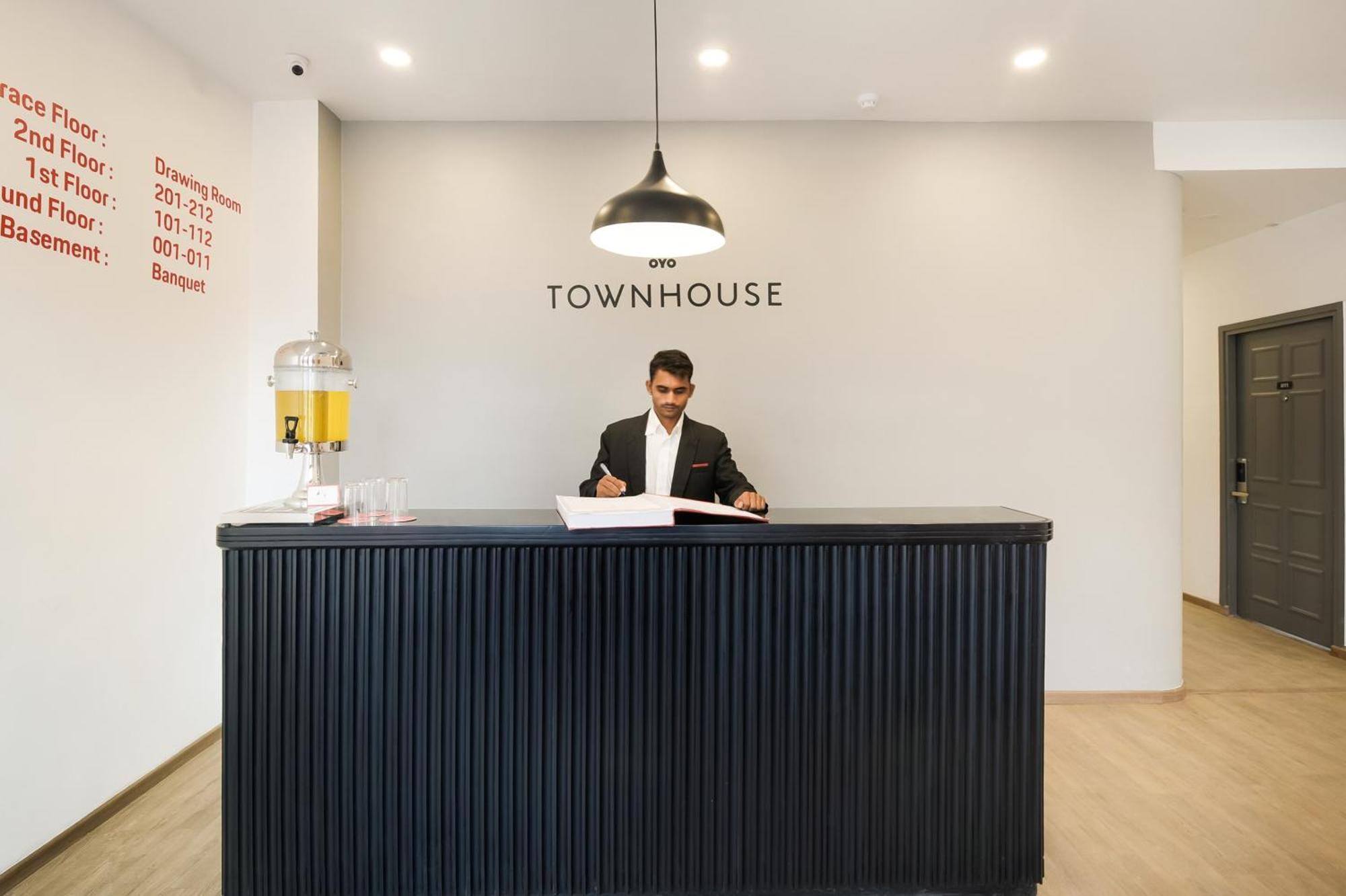 Townhouse The Awadh Airport Near Chaudhary Charan Singh International Airport Hotel Bijnaur Exterior photo